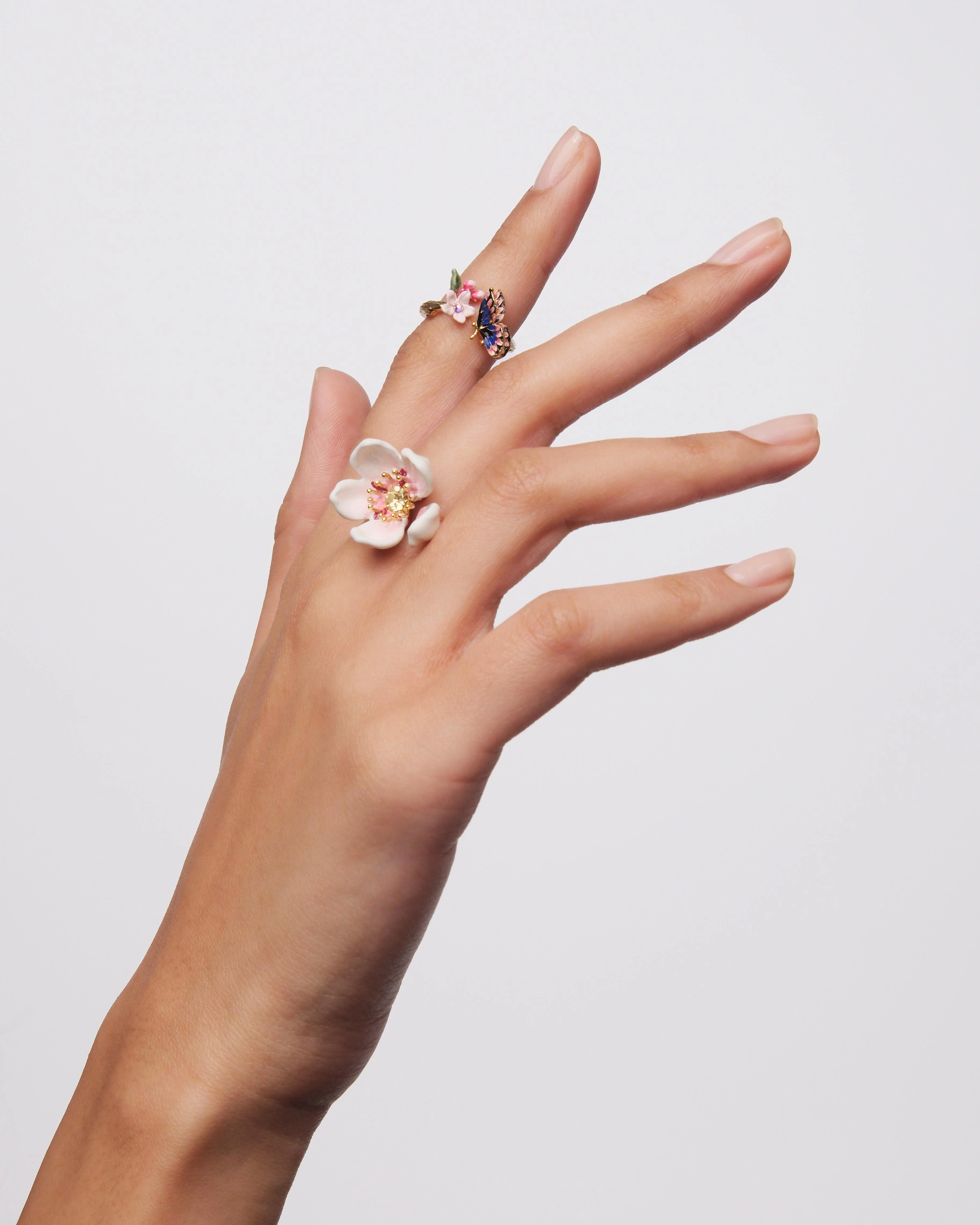 Bague ajustable fleur blanche du japon et pétale - Image 3
