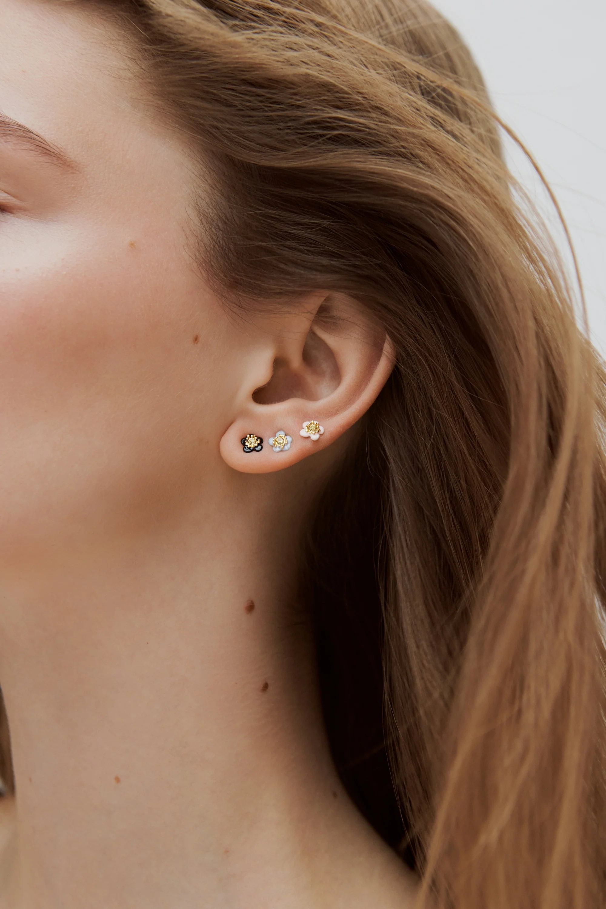 Boucle d'oreille fleur bleue et pierre facettée, à l'unité - Image 2