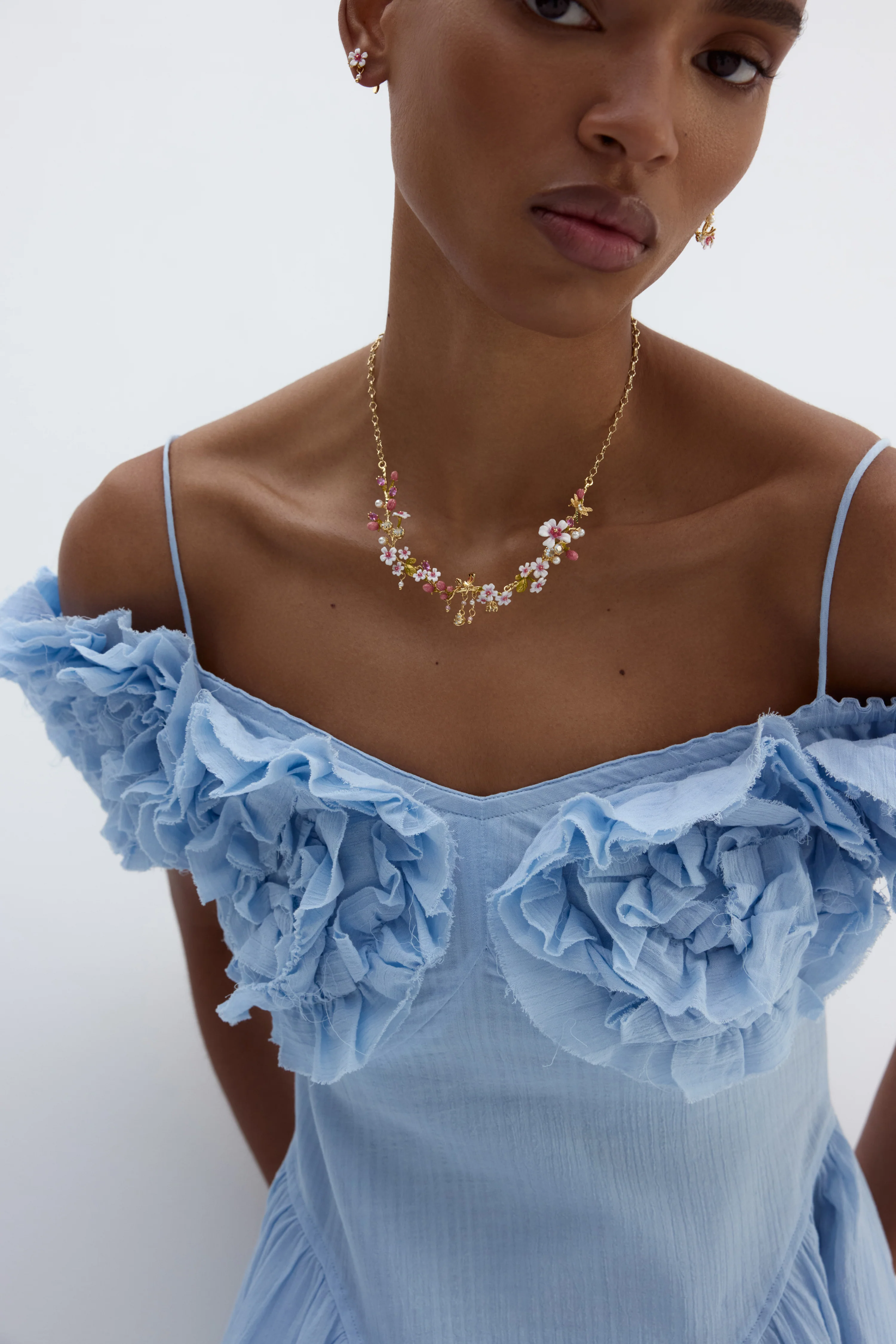 Collier plastron aubépines, papillon, cristaux et perles - Image 2