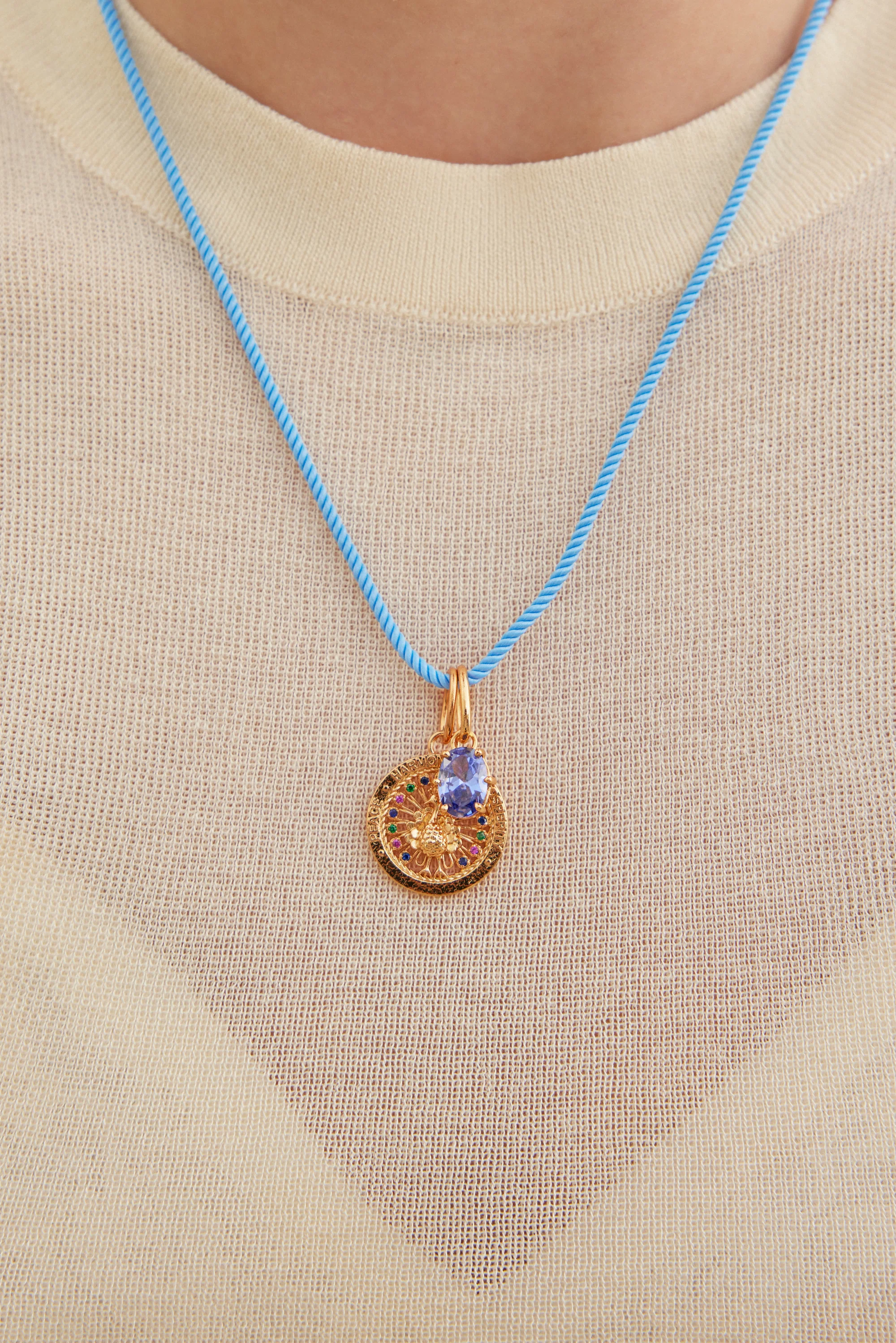 Pendentif Paon, Vigueur et Équilibre - Image 3
